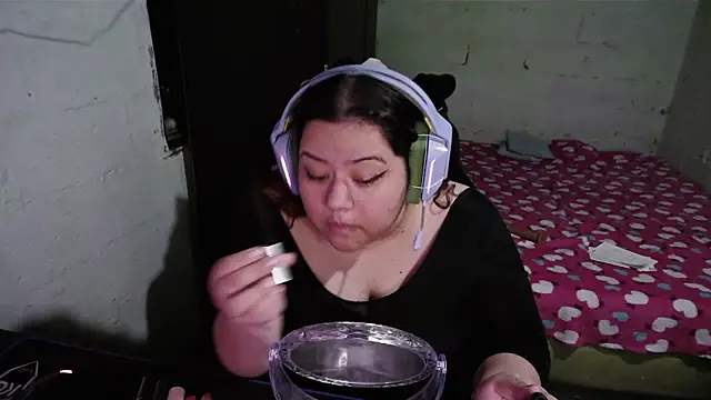 Snapshot of OppaichanUwU chatting on December 2, 1:06 am OppaichanUwU online show from December 2, 1:06 am