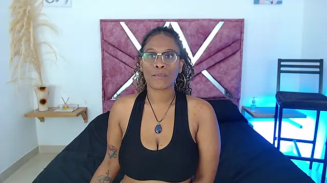 AsharKisses online show from December 3, 3:33 pm