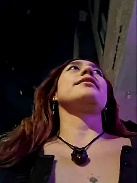 Snapshot of Eveeelyn25 chatting on December 18, 1:22 am Eveeelyn25 online show from December 18, 1:22 am