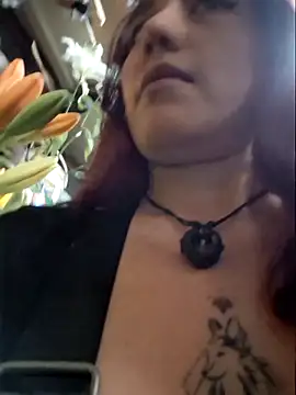 Snapshot of Eveeelyn25 chatting on February 15, 2:34 am Eveeelyn25 online show from February 15, 2:34 am