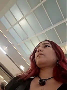 Eveeelyn25 online show from December 4, 11:37 pm