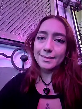 Snapshot of Eveeelyn25 chatting on December 20, 2:03 am Eveeelyn25 online show from December 20, 2:03 am