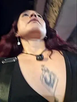 Snapshot of Eveeelyn25 chatting on February 7, 1:02 am Eveeelyn25 online show from February 7, 1:02 am