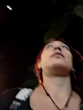 Snapshot of Eveeelyn25 chatting on February 26, 12:43 am Eveeelyn25 online show from February 26, 12:43 am