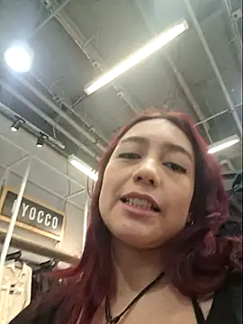 Snapshot of Eveeelyn25 chatting on March 6, 10:27 pm Eveeelyn25 online show from March 6, 10:27 pm