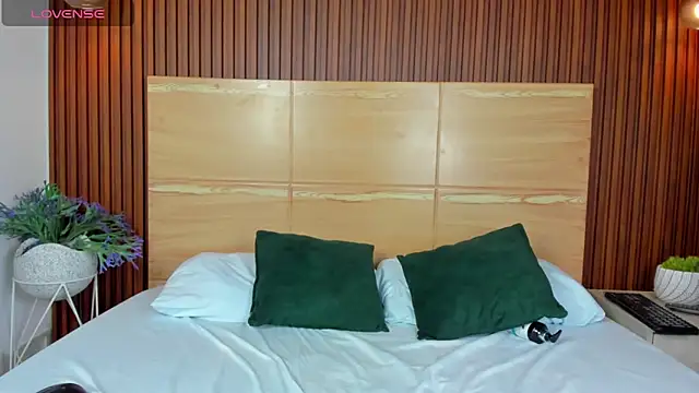 samantha loughty online show from December 14, 8:53 am