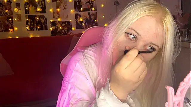 Snapshot of melissara1n chatting on December 4, 1:59 am melissara1n online show from December 4, 1:59 am