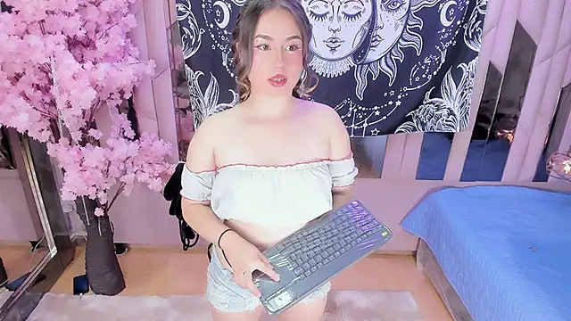 Naomistart online show from December 14, 9:20 pm