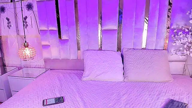 Naomistart online show from February 9, 4:54 am