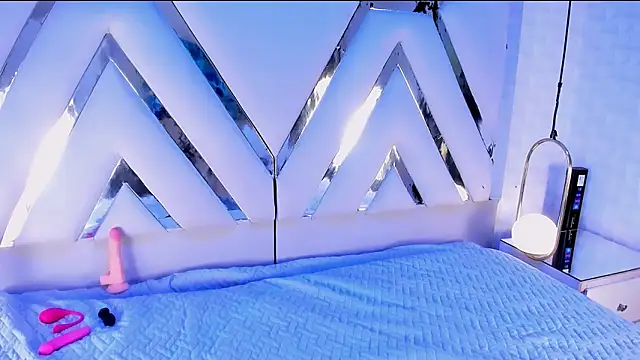 Violetbellarose1 online show from December 18, 8:01 pm