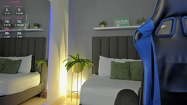 Snapshot of lindaa_natashaa_ chatting on November 28, 2:23 am lindaa natashaa online show from November 28, 2:23 am