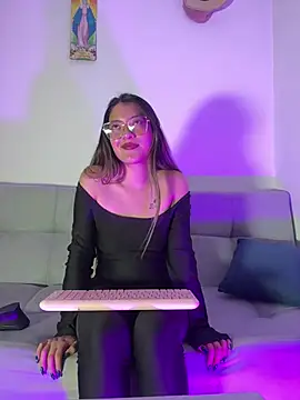 hanna  jones7 online show from January 18, 10:13 pm