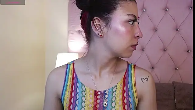 Snapshot of Hillary_Thomson chatting on November 24, 1:00 pm Hillary Thomson online show from November 24, 1:00 pm