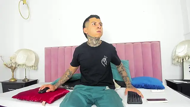 Andrew sanders68 online show from January 8, 7:31 pm