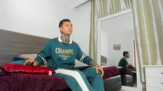 Andrew sanders68 online show from December 3, 11:25 pm