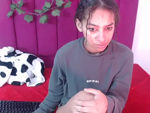 Snapshot of Tinyy_Star chatting on November 29, 2:34 am Tinyy Star online show from November 29, 2:34 am