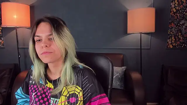 Snapshot of LiraBelle chatting on November 22, 4:44 am LiraBelle online show from November 22, 4:44 am