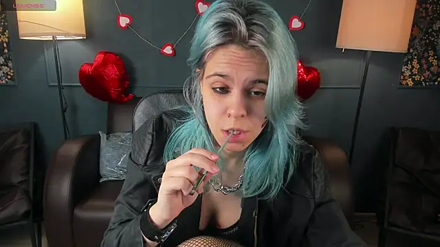 Snapshot of LiraBelle chatting on February 13, 3:17 am LiraBelle online show from February 13, 3:17 am