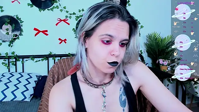 Snapshot of LiraBelle chatting on June 12, 9:51 am LiraBelle online show from June 12, 9:51 am