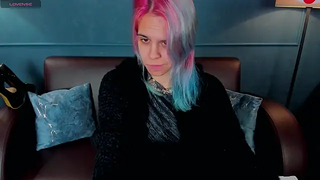 Snapshot of LiraBelle chatting on January 14, 9:57 am LiraBelle online show from January 14, 9:57 am