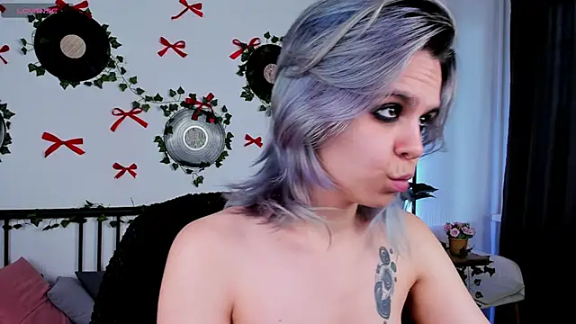 LiraBelle online show from April 11, 7:45 am