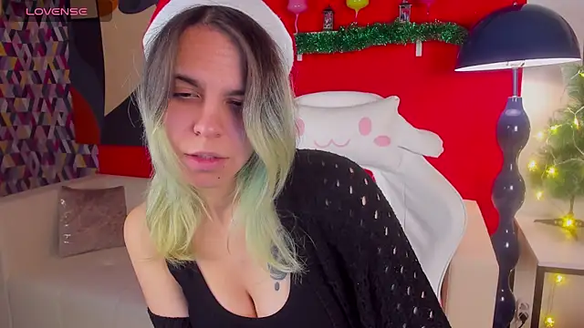 Snapshot of LiraBelle chatting on December 18, 3:22 am LiraBelle online show from December 18, 3:22 am