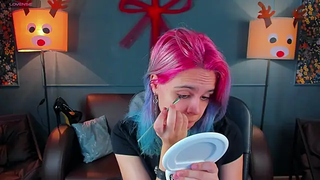 Snapshot of LiraBelle chatting on January 8, 3:23 am LiraBelle online show from January 8, 3:23 am