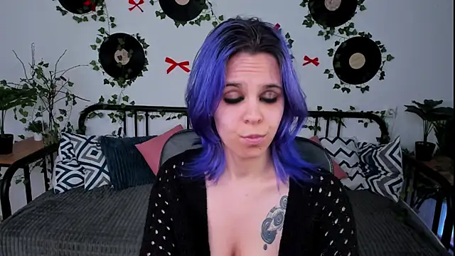LiraBelle online show from April 20, 3:24 pm