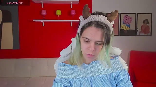 Snapshot of LiraBelle chatting on December 4, 3:16 am LiraBelle online show from December 4, 3:16 am