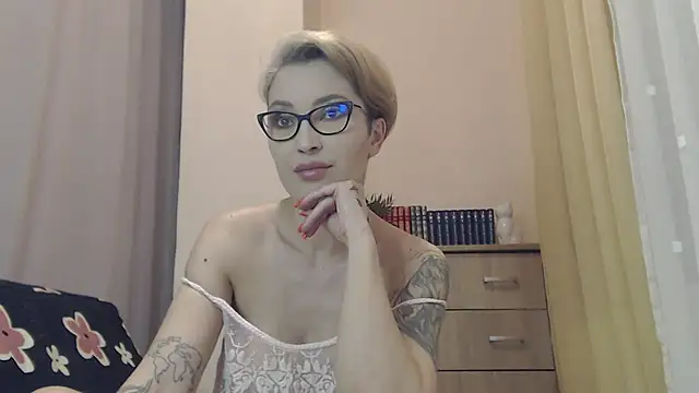 Snapshot of JADAPink___ chatting on April 18, 6:32 pm JADAPink online show from April 18, 6:32 pm