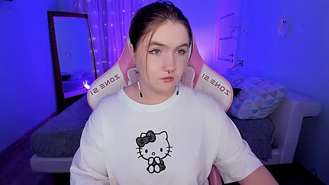 lovelyy julia online show from December 2, 8:27 am