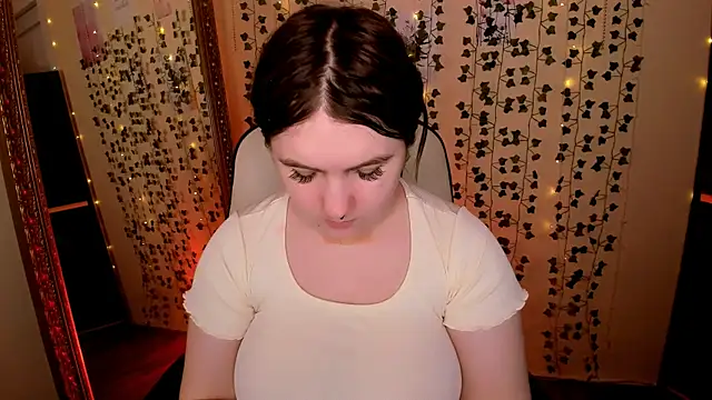 lovelyy julia online show from March 5, 5:04 am