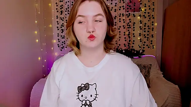 lovelyy julia online show from December 20, 6:05 am