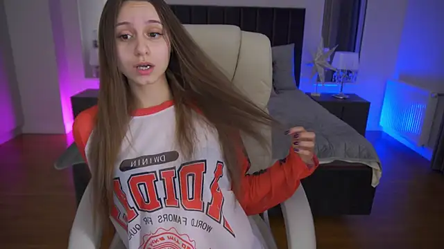 TinyNatalie online show from February 17, 3:26 am