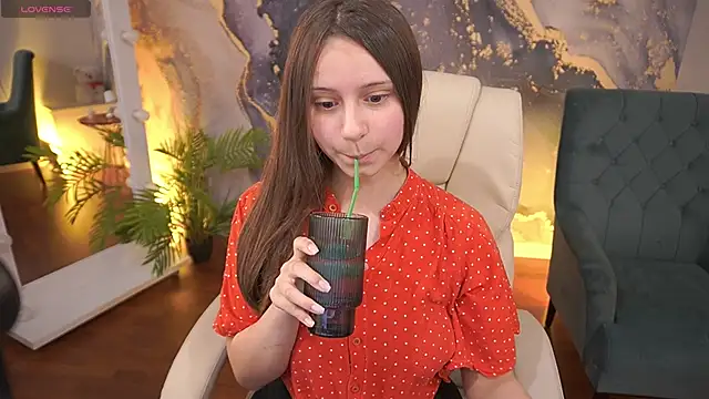 TinyNatalie online show from May 26, 1:53 pm