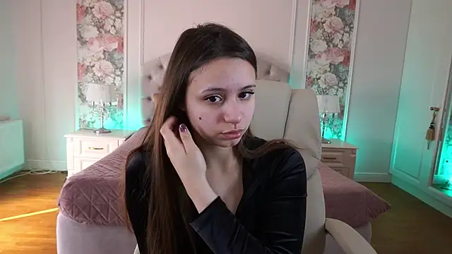 TinyNatalie online show from April 14, 7:46 am