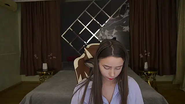 Snapshot of TinyNatalie chatting on December 13, 9:54 pm TinyNatalie online show from December 13, 9:54 pm