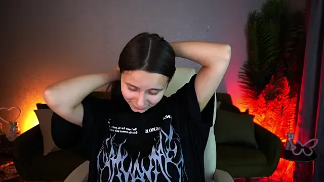 Snapshot of TinyNatalie chatting on June 29, 7:35 pm TinyNatalie online show from June 29, 7:35 pm