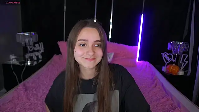 Snapshot of TinyNatalie chatting on November 26, 3:01 pm TinyNatalie online show from November 26, 3:01 pm