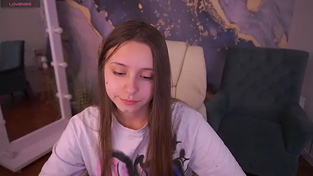 TinyNatalie online show from May 1, 1:27 pm