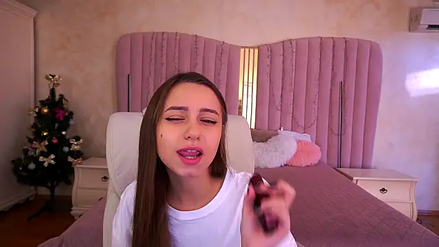 TinyNatalie online show from December 16, 8:18 am