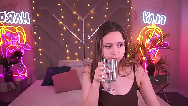 TinyNatalie online show from April 16, 6:19 pm