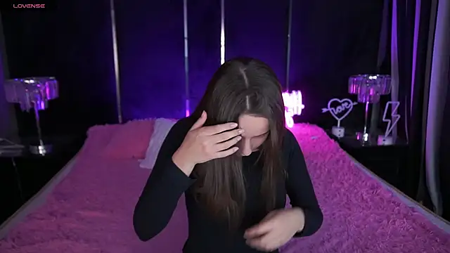 Snapshot of TinyNatalie chatting on December 2, 3:47 pm TinyNatalie online show from December 2, 3:47 pm