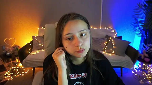 TinyNatalie online show from May 17, 8:20 pm