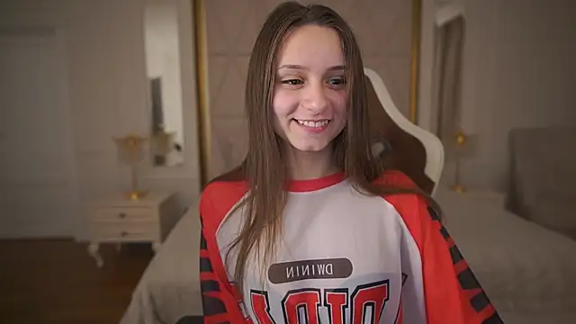 TinyNatalie online show from February 18, 11:45 pm