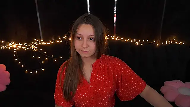 TinyNatalie online show from May 13, 9:00 pm