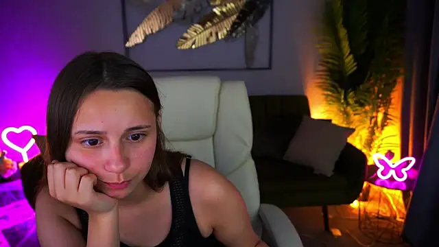 Snapshot of TinyNatalie chatting on July 19, 8:05 pm TinyNatalie online show from July 19, 8:05 pm