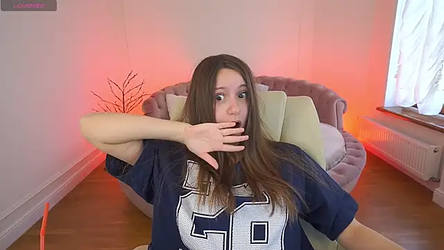 TinyNatalie online show from April 11, 7:45 am