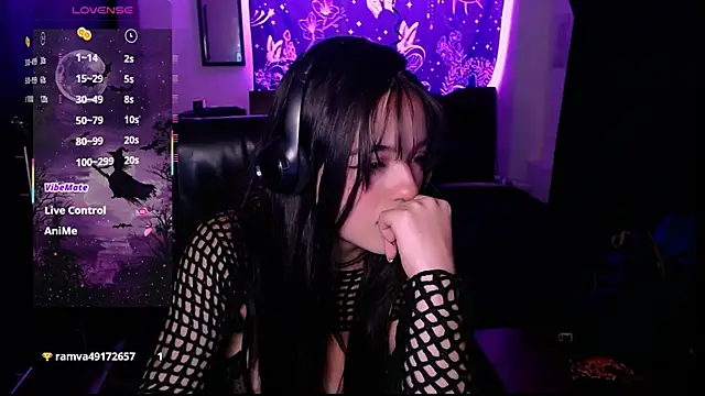 Snapshot of bella_montenegro01 chatting on December 14, 10:15 pm bella montenegro01 online show from December 14, 10:15 pm