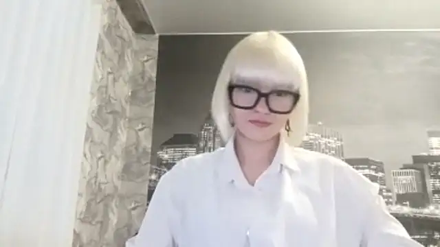 ElenoreVogtman online show from November 27, 6:25 am